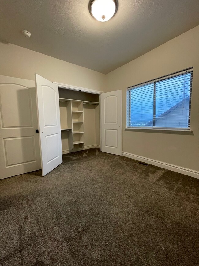 Building Photo - 3989 E Yakima Way Unit A