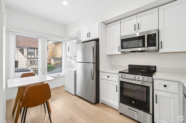 2BR, 1BA - 448SF - Kitchen