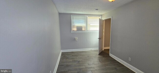 Photo - 1702 Gales St NE