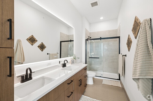 C3 - 2BR, 2BA - 1,051SF - First Bathroom - 120 On Oak Luxury Apartments