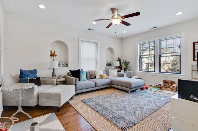 Photo - 1821 W Leland Ave Apartments Unit 1C