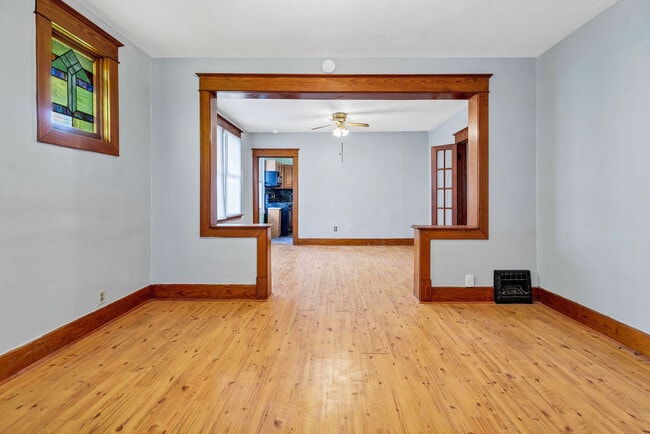 Photo - 7070 Winona Ave