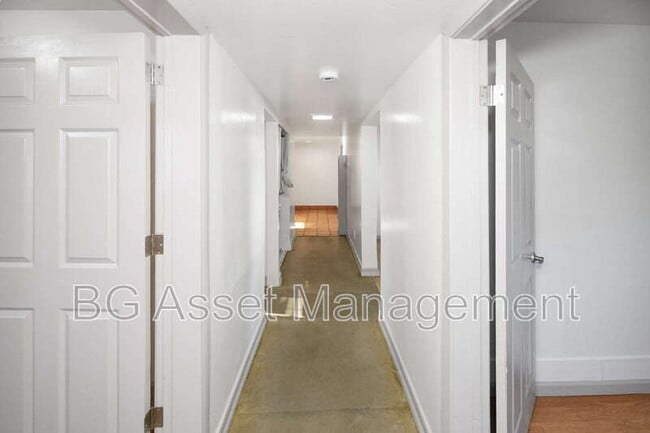 Building Photo - 936 Tennent Ave Unit B