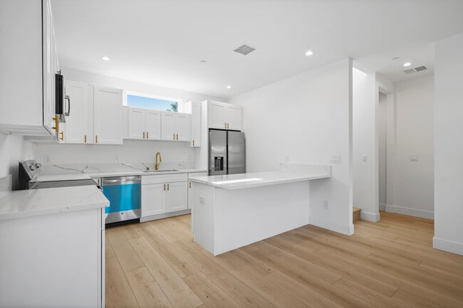 Photo - 11533 Dronfield Ave