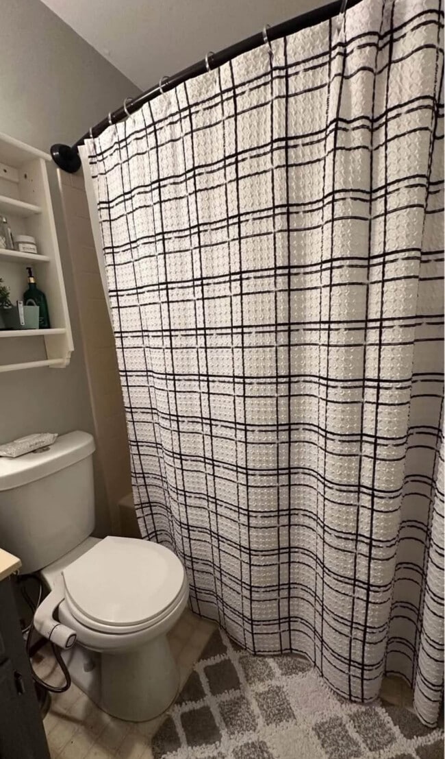 Shared bathroom - 11406 Enchanted Woods Way