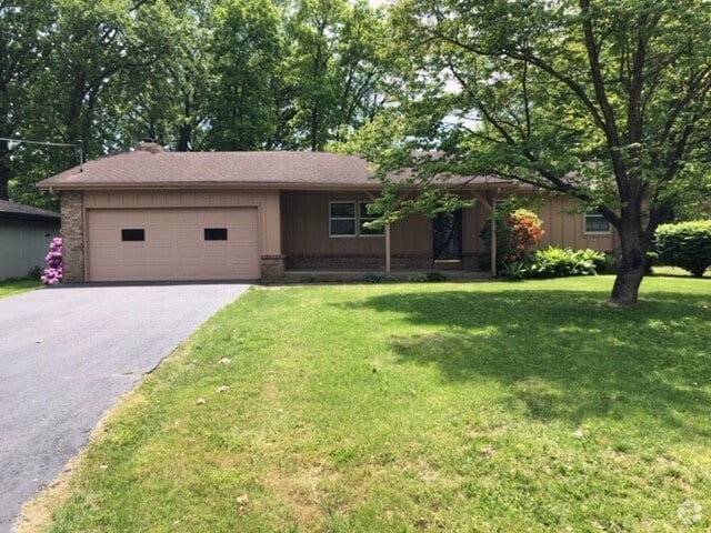 Building Photo - 3 Bedrooms! 2 Living Areas!  East side Spr... Rental