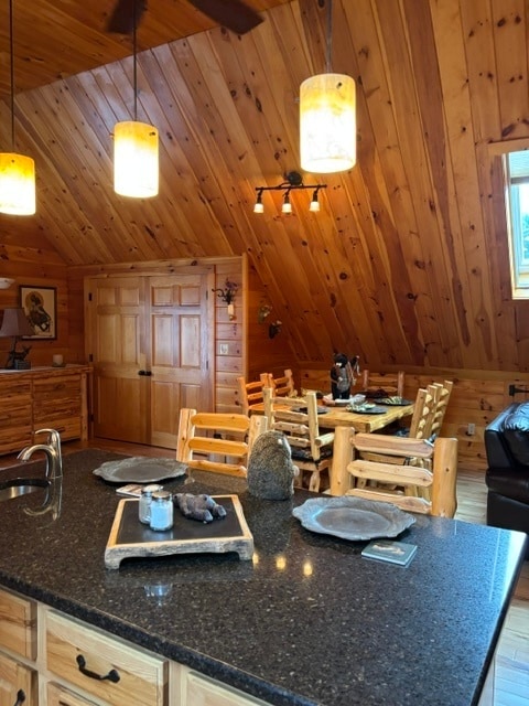 25 Thompson Rd