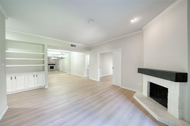 Building Photo - 11711 Memorial Dr Unit 573