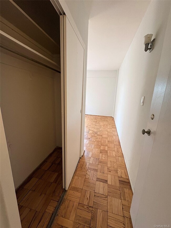3 Fordham Hill Oval Unit 4G