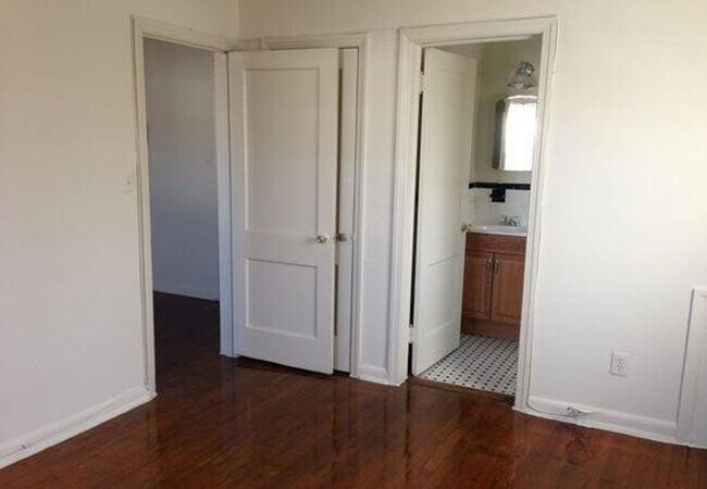 Photo - Red Top Flats