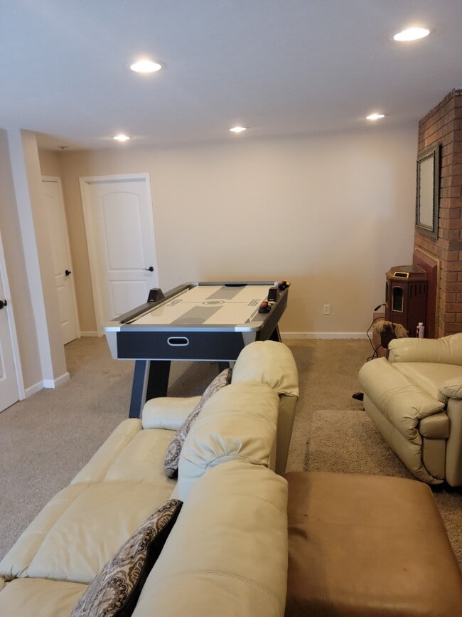 Photo - 305 Jasper Dr