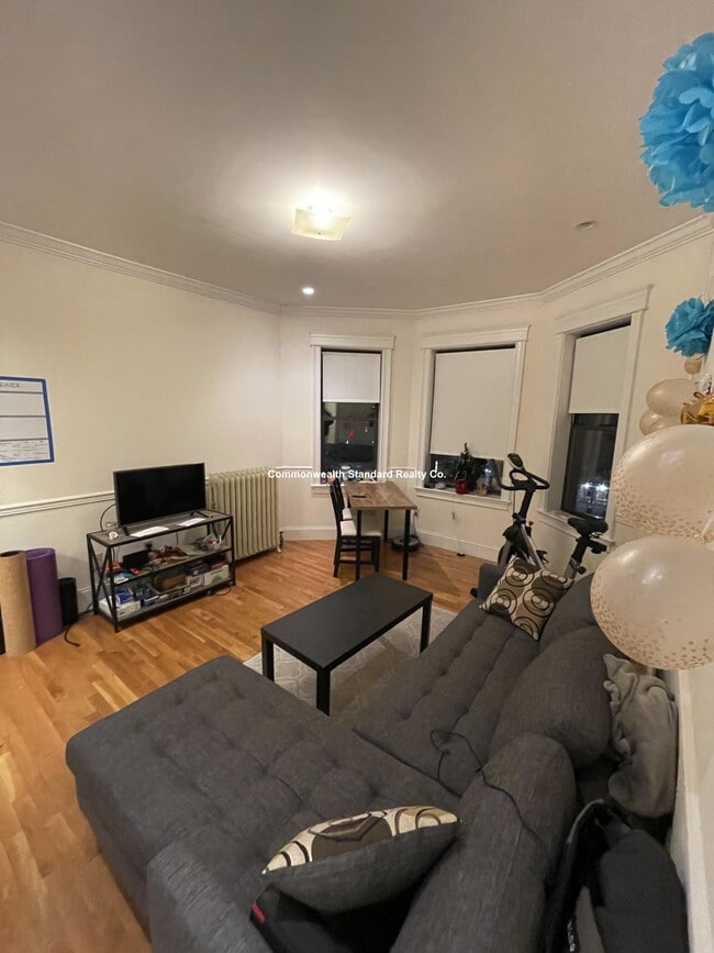 Building Photo - 1340 Commonwealth Ave Unit 25