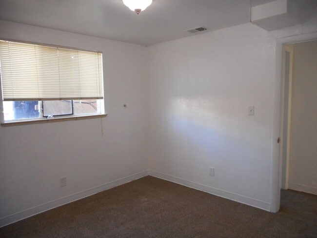 Photo - Cozy 2 Bed, 1 Bath just one block off Broadway
