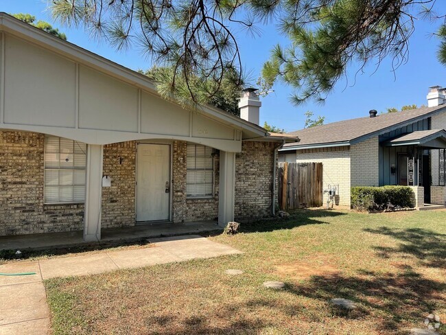 Building Photo - 1305-1307 Willow Wood Court Unit 1305 Rental