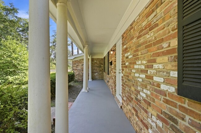 Photo - 704 Hillcrest St