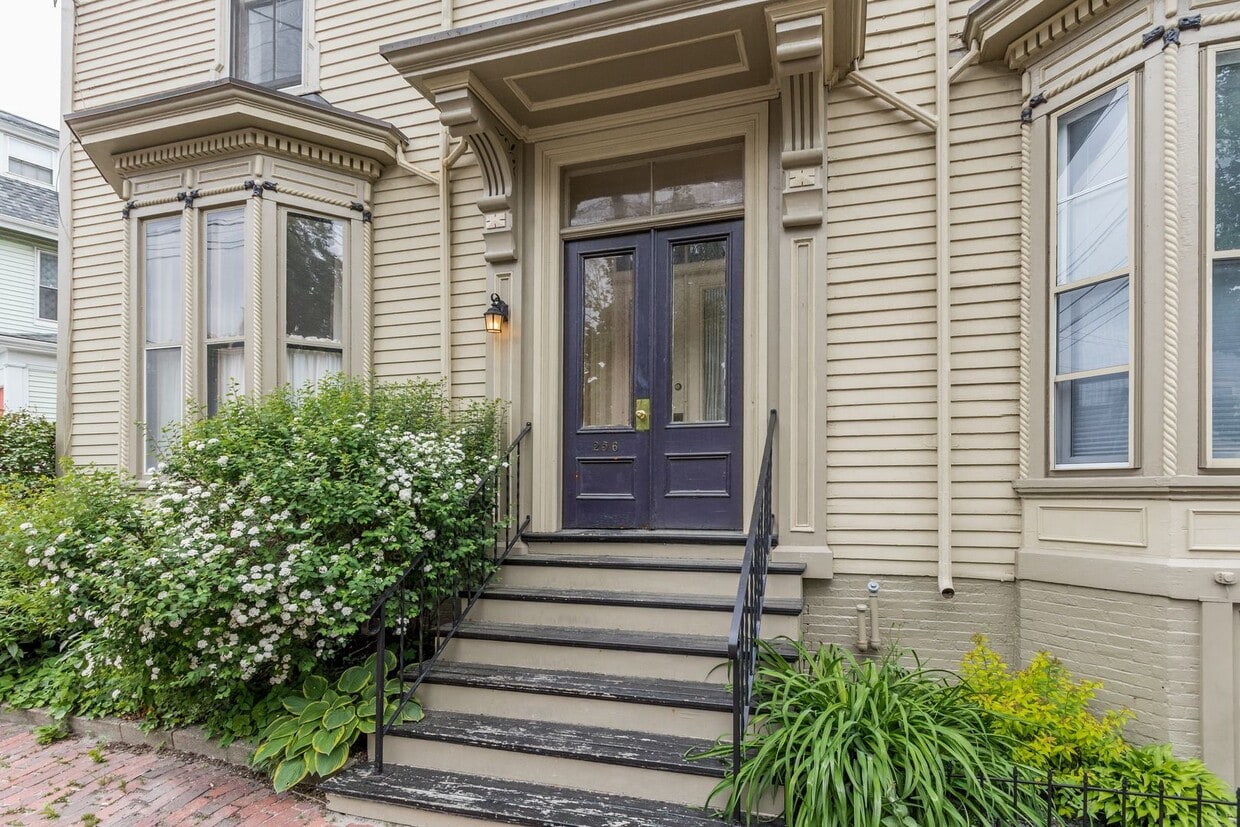 Photo - 256 Vaughan St