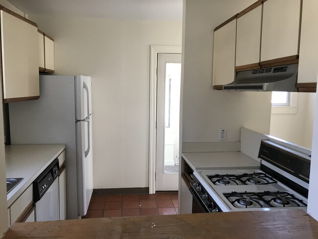 Photo - 103 Havemeyer Pl Unit 1