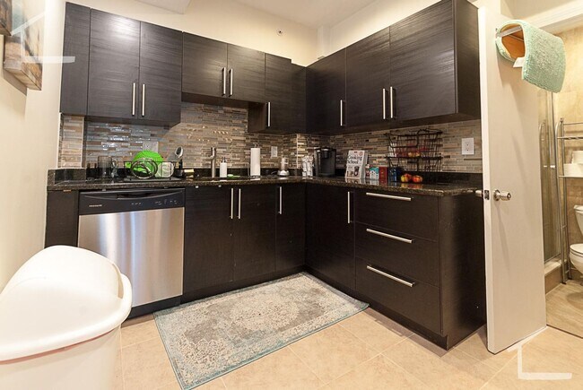 Photo - Beautiful & Renovated 2 bed in Brookline... Really Nice Listing!!