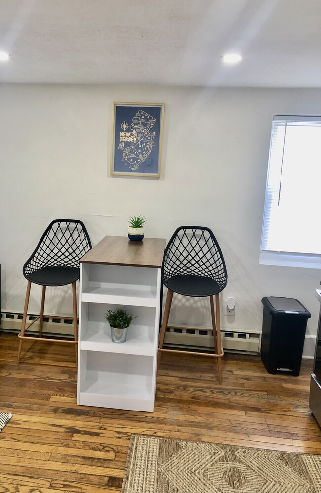 Photo - 893 Parkway Ave Unidad Up