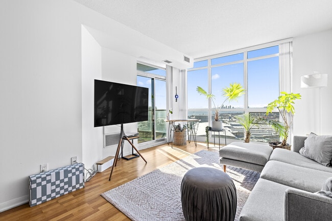 Photo - 219 Fort York Blvd