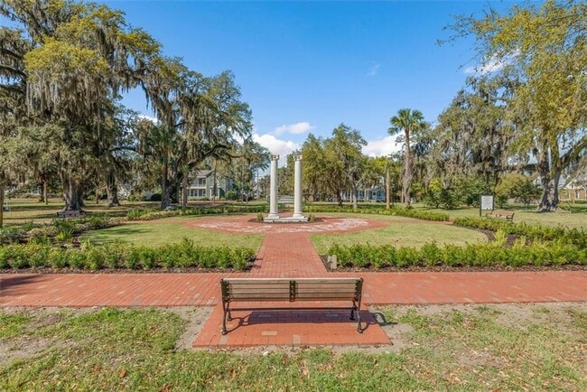 Photo - 8 Wright Square