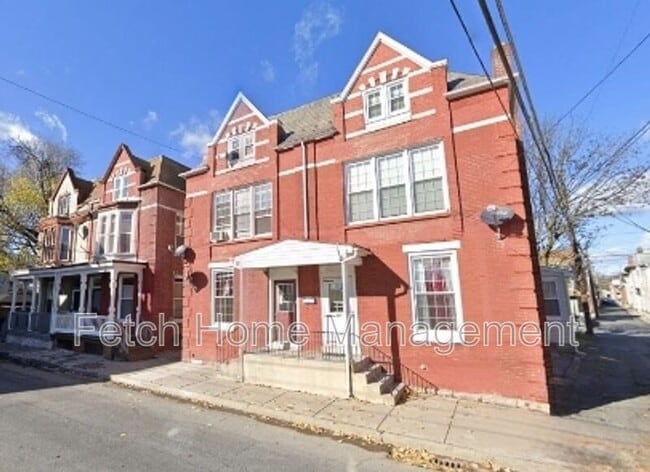 Building Photo - 825 Church St