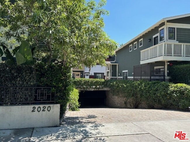 Building Photo - 2020 Holly Dr Unit 14