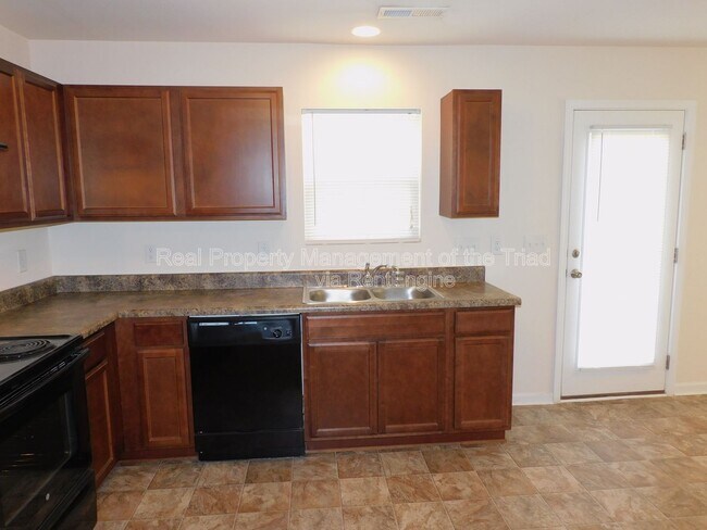 Photo - 415 Hidden Brook Ln