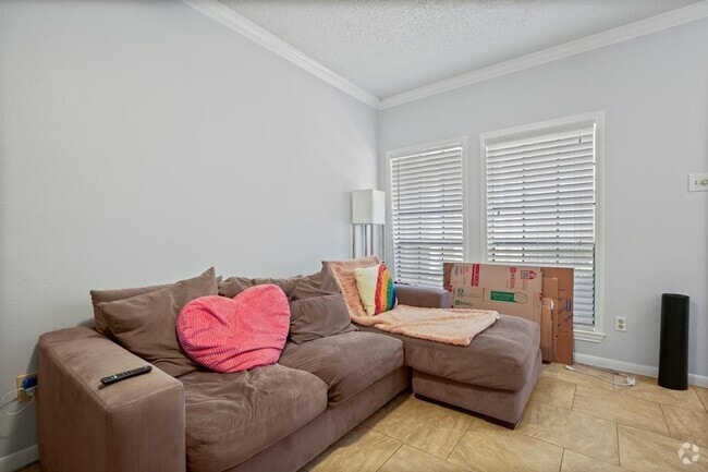 Building Photo - 715-22 1/2 W 22 1/2 St Unit 101 Rental