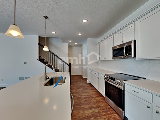 Photo - 802 Castor Ct