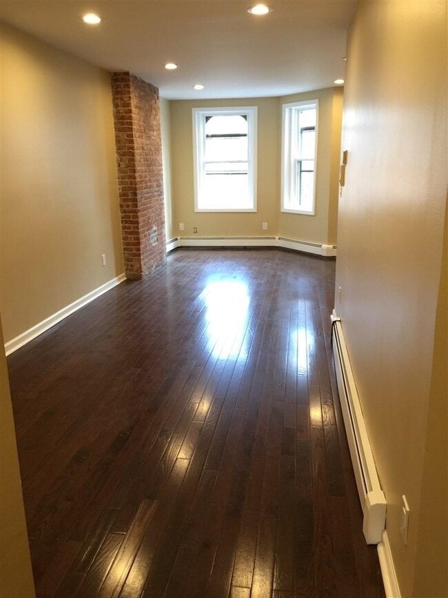 Building Photo - 3027 John F. Kennedy Blvd Unit 35