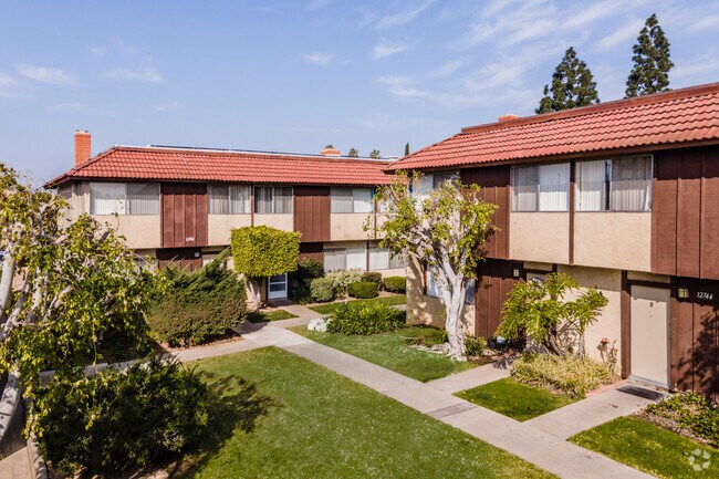 Longview Apartment Homes - Longview Apartment Homes