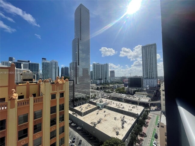 Photo - 151 SE 1st St Apartamento Unidad 1505