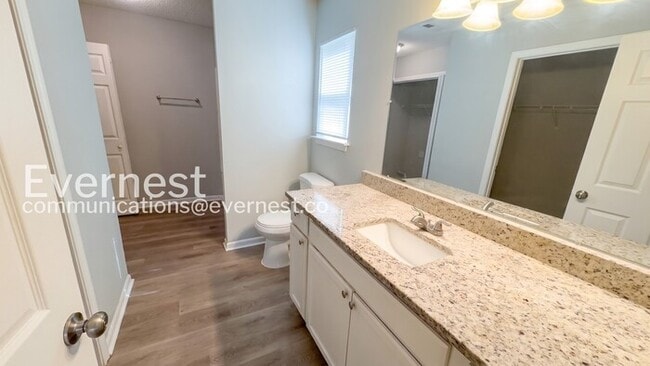 Photo - 3221 Lasalle St