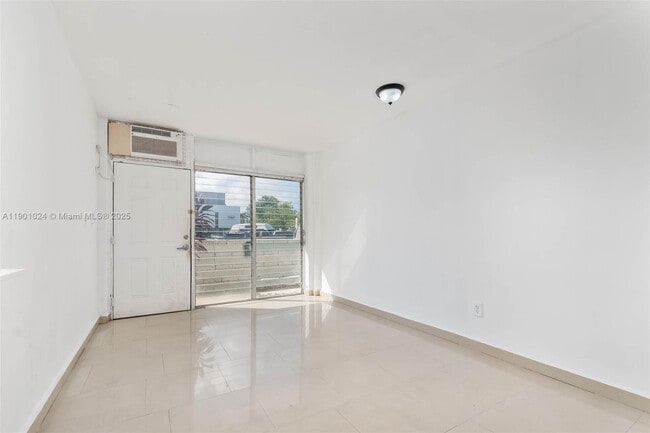 Photo - 1685 Jefferson Ave Unidad 4