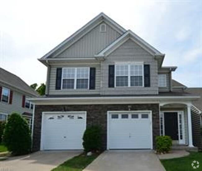 Building Photo - ONE LEVEL LIVING AT IT'S FINEST! LOTS OF ... Rental