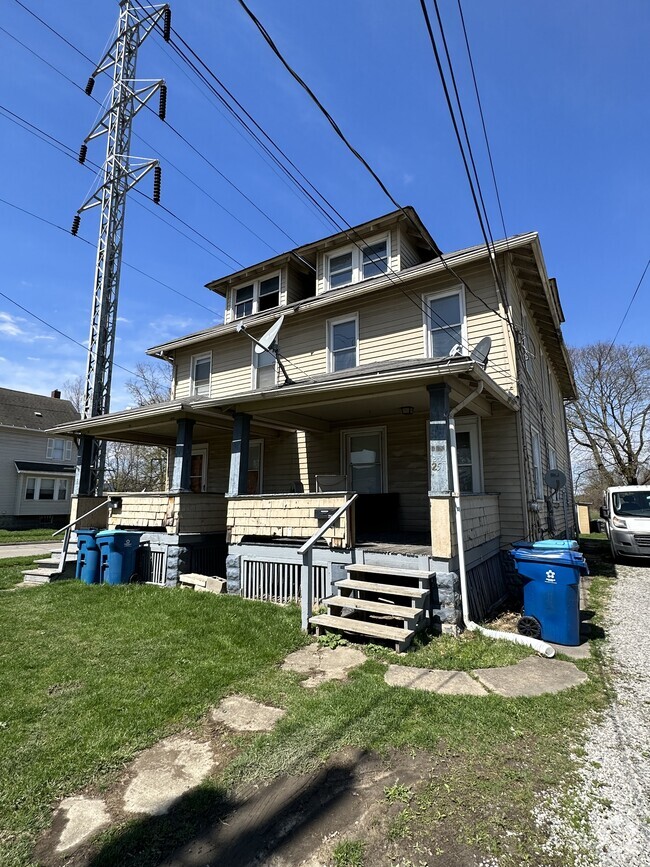 Building Photo - 251 Maplewood Ave Unit 251 Maplewood Ave Rental