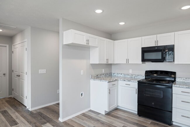 Photo - 3 bedroom duplex-Westbury Gardens!