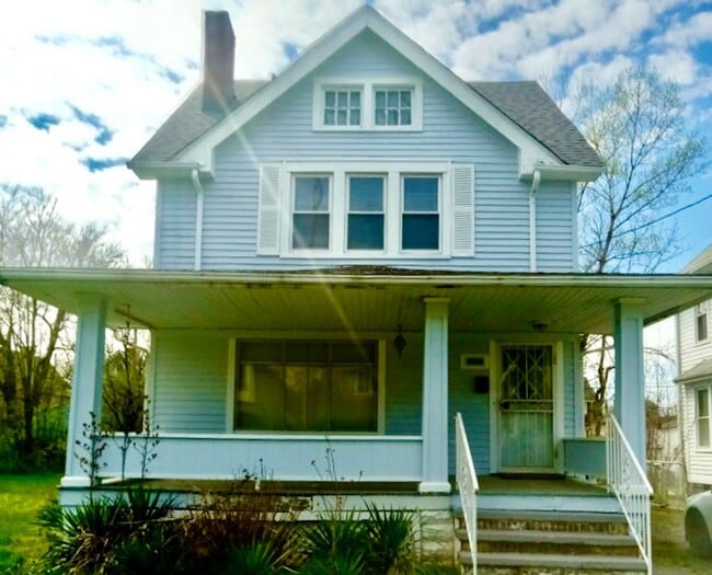 Building Photo - Charming 3-Bedroom Property in Prime Location