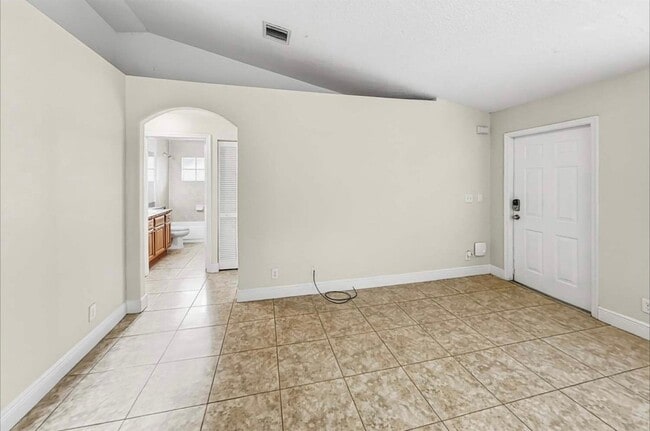 2611 Alexander Ave