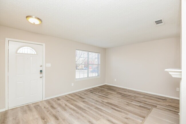 Photo - 8101 Gardengate Ct