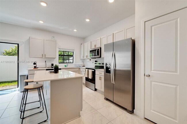 Photo - 834 SW 11th Ter