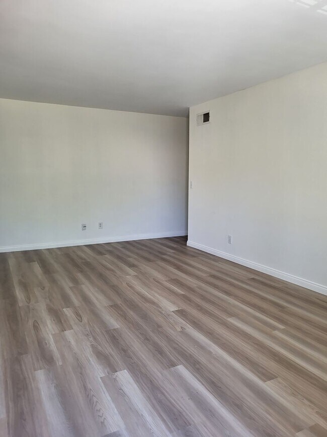8838 Mission Vega Ct