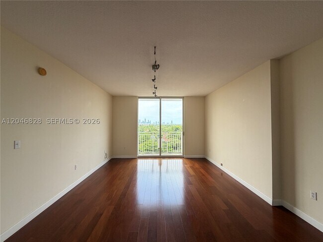 Photo - 2030 Douglas Rd Unit 716