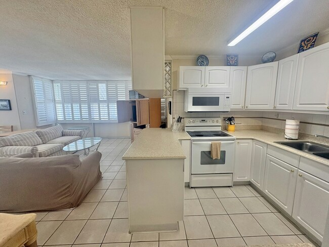 2415 Ala Wai Blvd