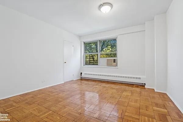 570 Grand St Unidad H204