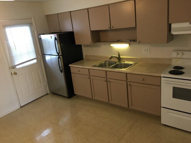 Photo - 822 Warren Ave Apartments Unit #6