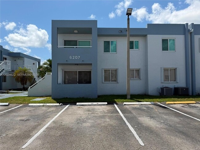 Building Photo - 6207 SW 131st Ct Unit 101