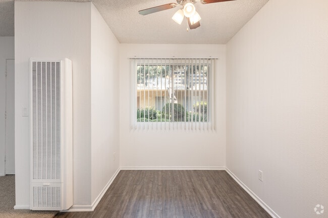 2BR, 1BA - 862SF - Dining Room