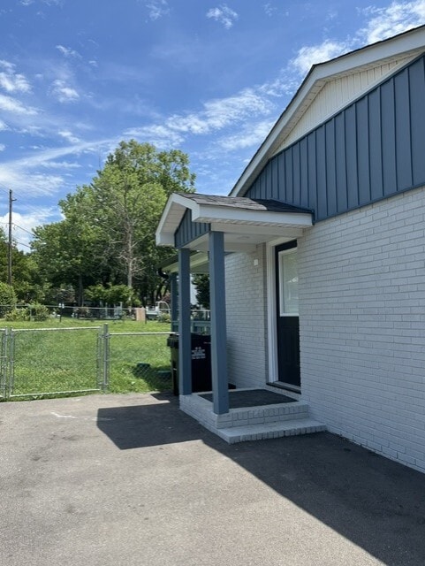 Photo - 803 Robinson Rd